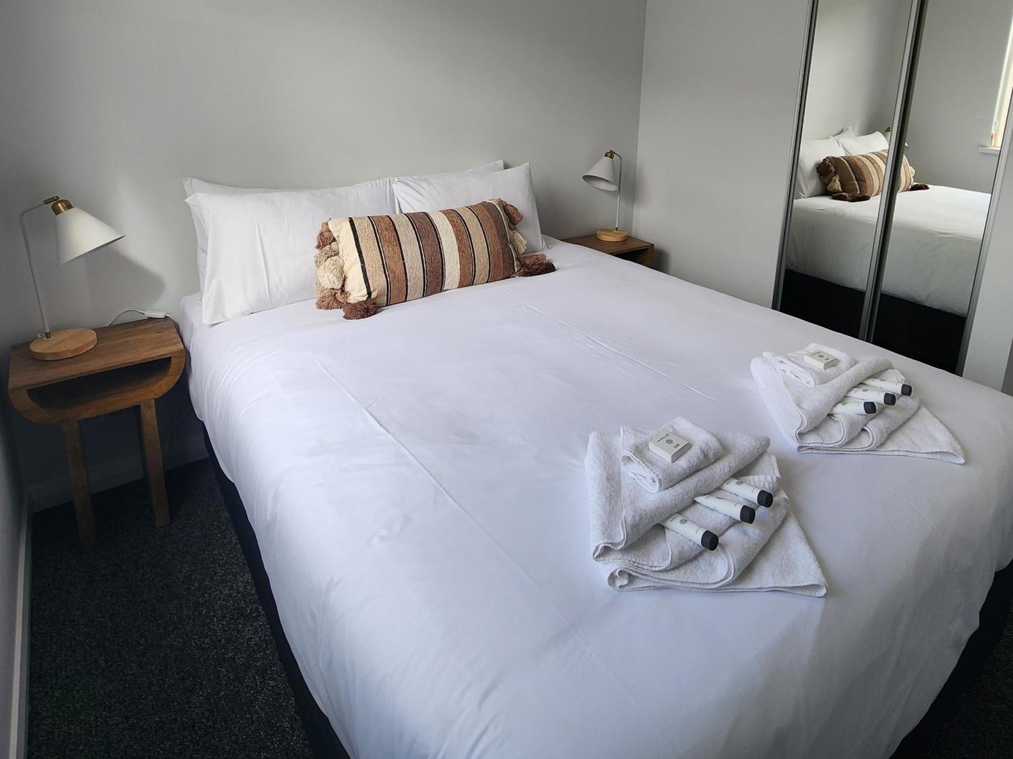 Big4 Perth Midland Tourist Park Hotel Middle Swan Room photo